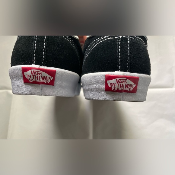 Vans of the Wall Unisex Sneakers - Picture 4 of 9